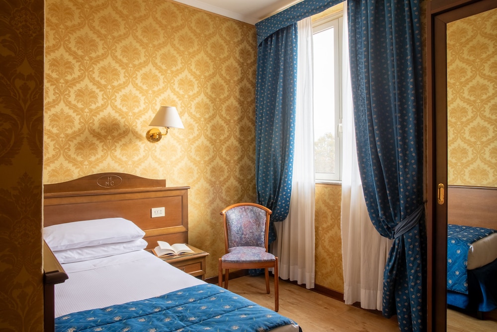 Hotel Montecarlo — Hotel rooms in Rome, Lazio