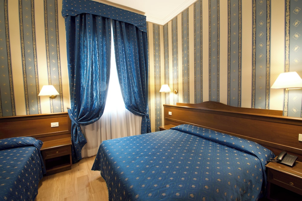 Hotel Montecarlo — Hotel rooms in Rome, Lazio
