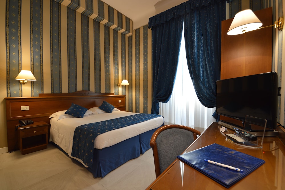 Hotel Montecarlo — Hotel rooms in Rome, Lazio