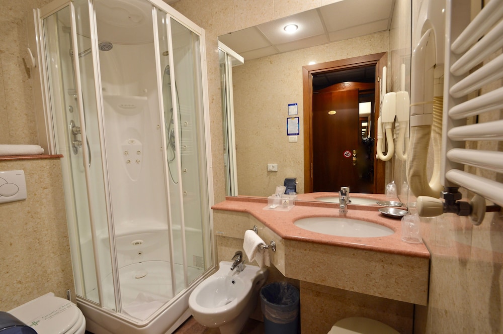 Hotel Montecarlo — Hotel rooms in Rome, Lazio