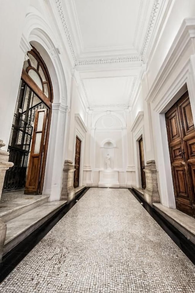 Morpheus Rooms — Hotel building in Rome, Lazio