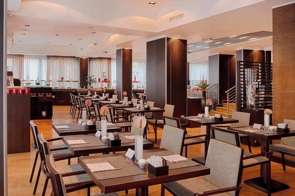 NH Collection Roma Giustiniano — Restaurant & bars in Rome, Lazio