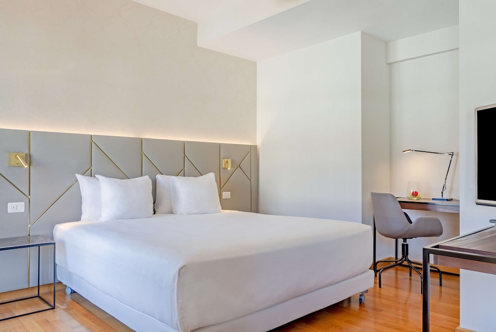 NH Collection Roma Giustiniano — Hotel rooms in Rome, Lazio