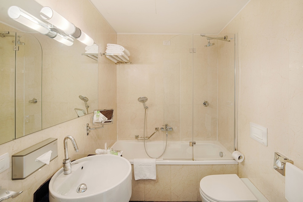 NH Collection Roma Giustiniano — Hotel rooms in Rome, Lazio