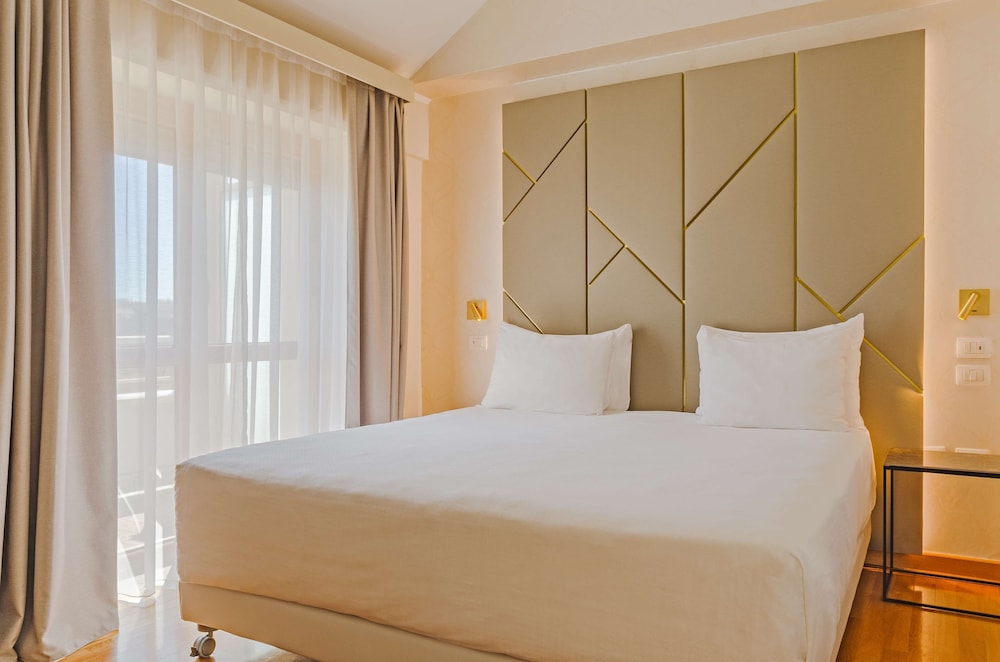 NH Collection Roma Giustiniano — Hotel rooms in Rome, Lazio