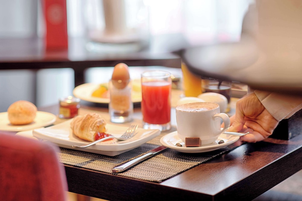NH Collection Roma Giustiniano — Restaurant & bars in Rome, Lazio