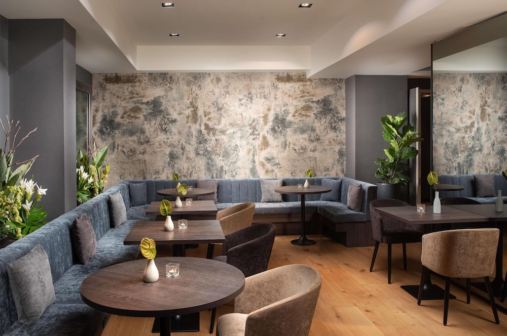 NH Collection Roma Giustiniano — Restaurant & bars in Rome, Lazio