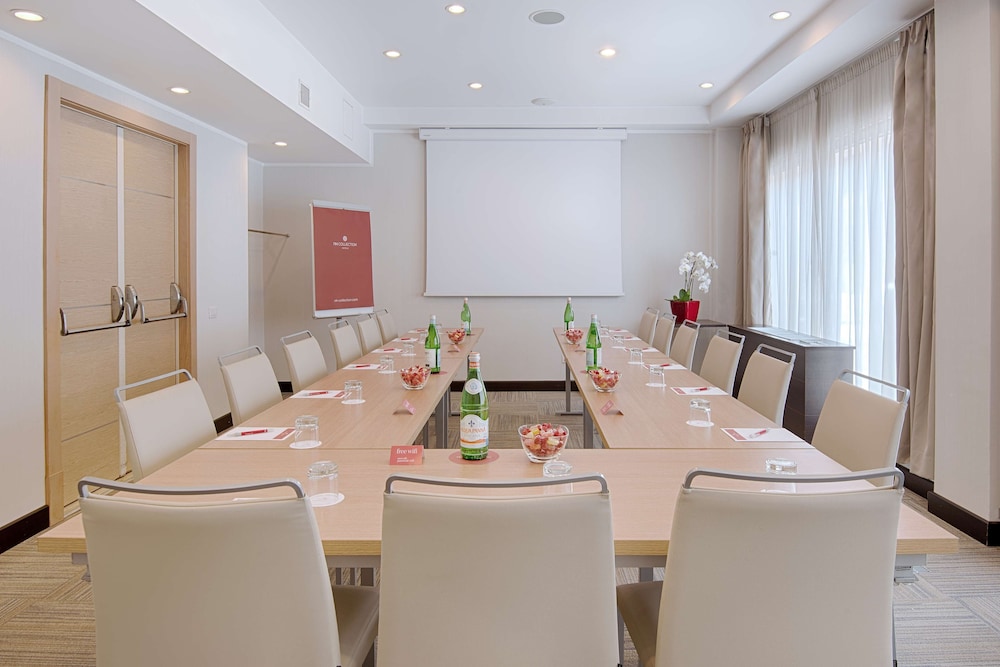 NH Collection Roma Giustiniano — Hotel rooms in Rome, Lazio