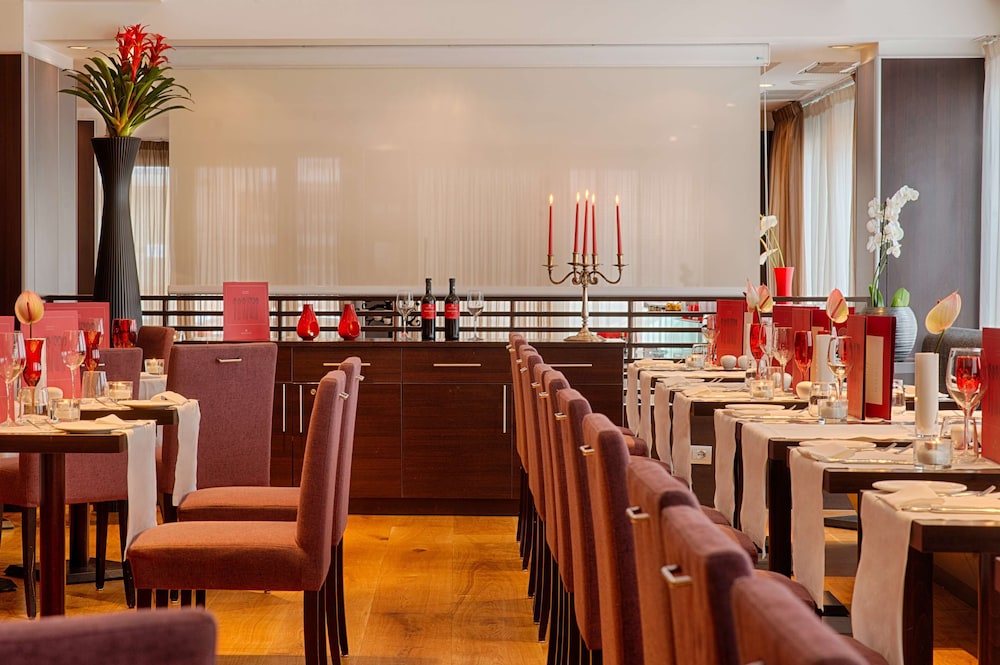 NH Collection Roma Giustiniano — Restaurant & bars in Rome, Lazio