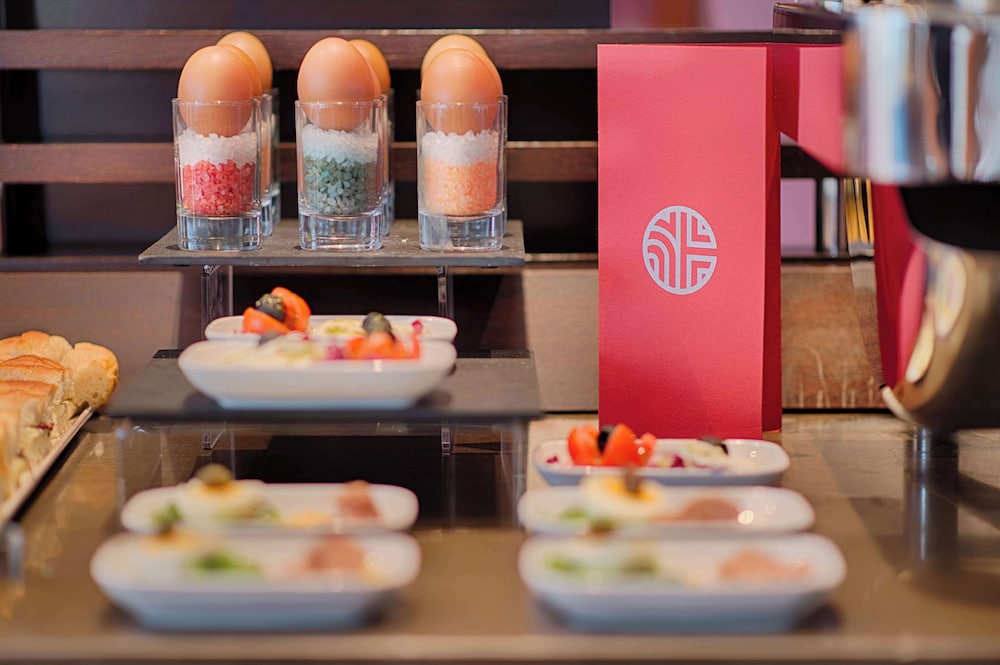 NH Collection Roma Giustiniano — Restaurant & bars in Rome, Lazio