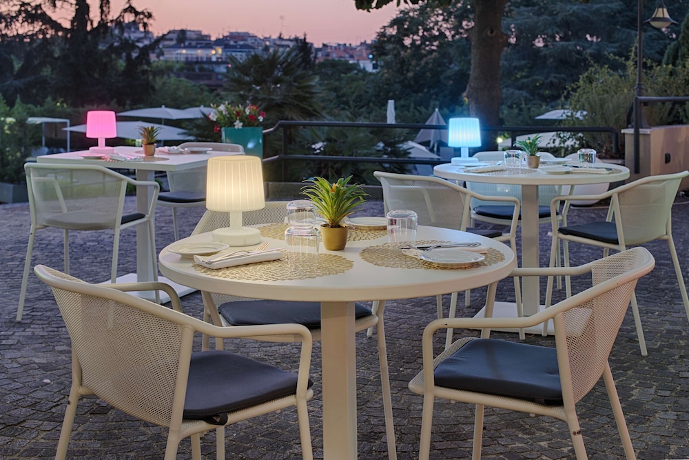 NH Roma Villa Carpegna — Restaurant & bars in Rome, Lazio