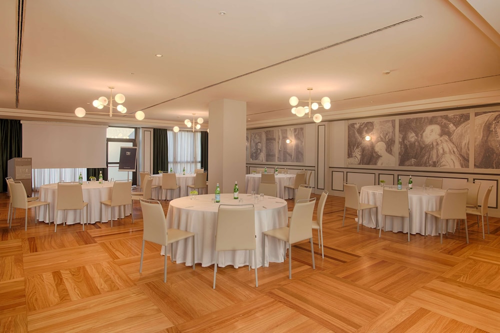 NH Roma Villa Carpegna — Restaurant & bars in Rome, Lazio