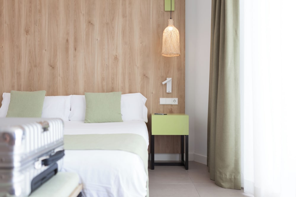Hotel Ibersol Siurell — Hotel rooms in Sa Coma, Balearic Islands