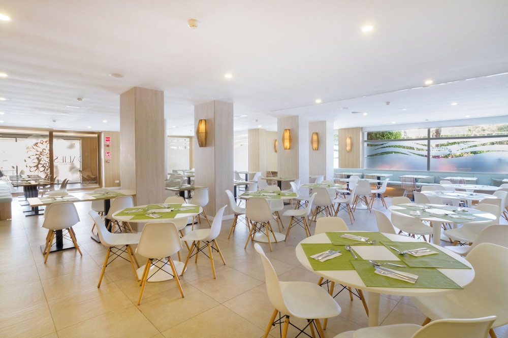 Hotel Ibersol Siurell — Restaurant & bars in Sa Coma, Balearic Islands