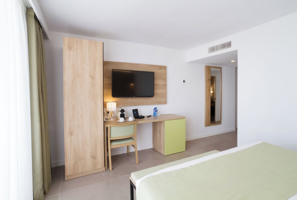 Hotel Ibersol Siurell — Hotel rooms in Sa Coma, Balearic Islands