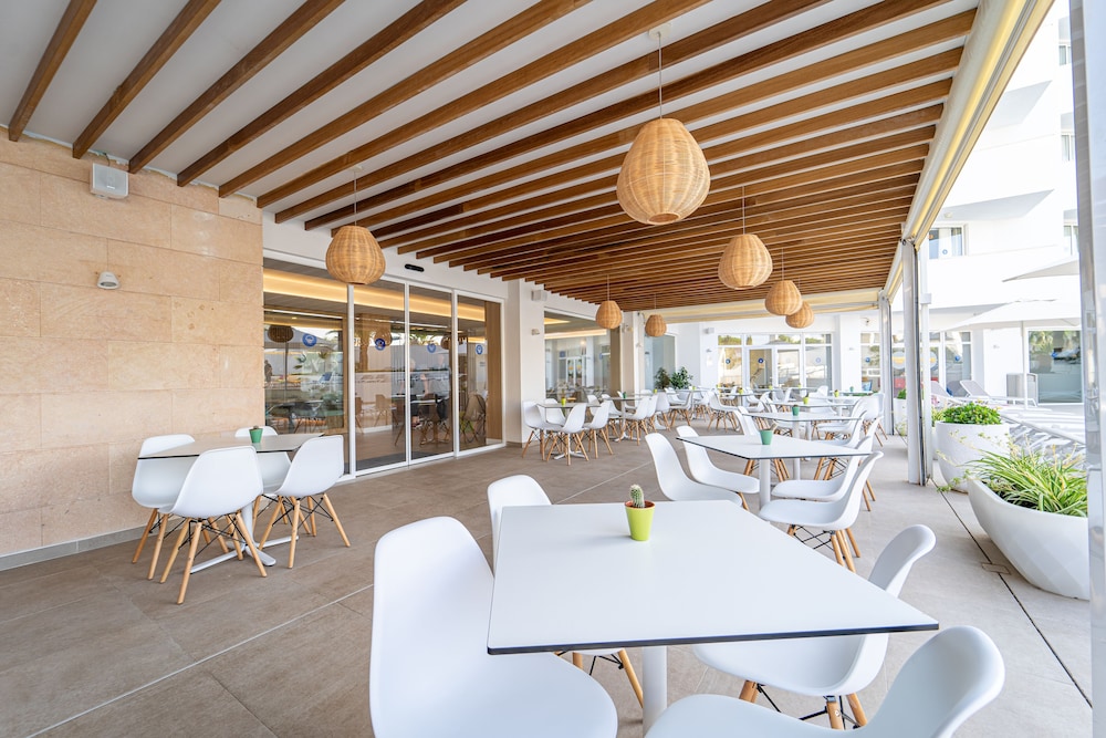 Hotel Ibersol Siurell — Restaurant & bars in Sa Coma, Balearic Islands
