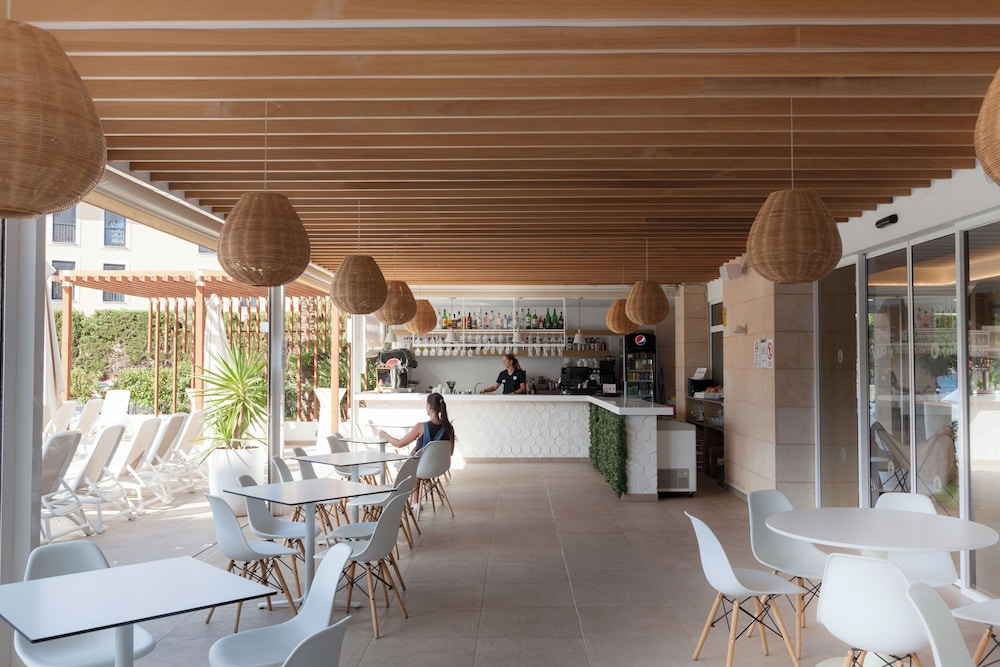 Hotel Ibersol Siurell — Restaurant & bars in Sa Coma, Balearic Islands