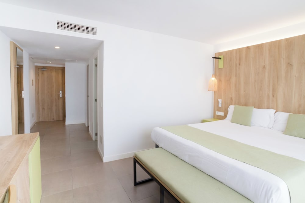 Hotel Ibersol Siurell — Hotel rooms in Sa Coma, Balearic Islands