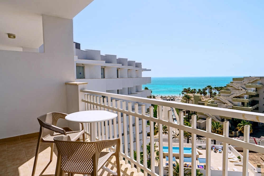 Hotel Ibersol Siurell — Hotel building in Sa Coma, Balearic Islands