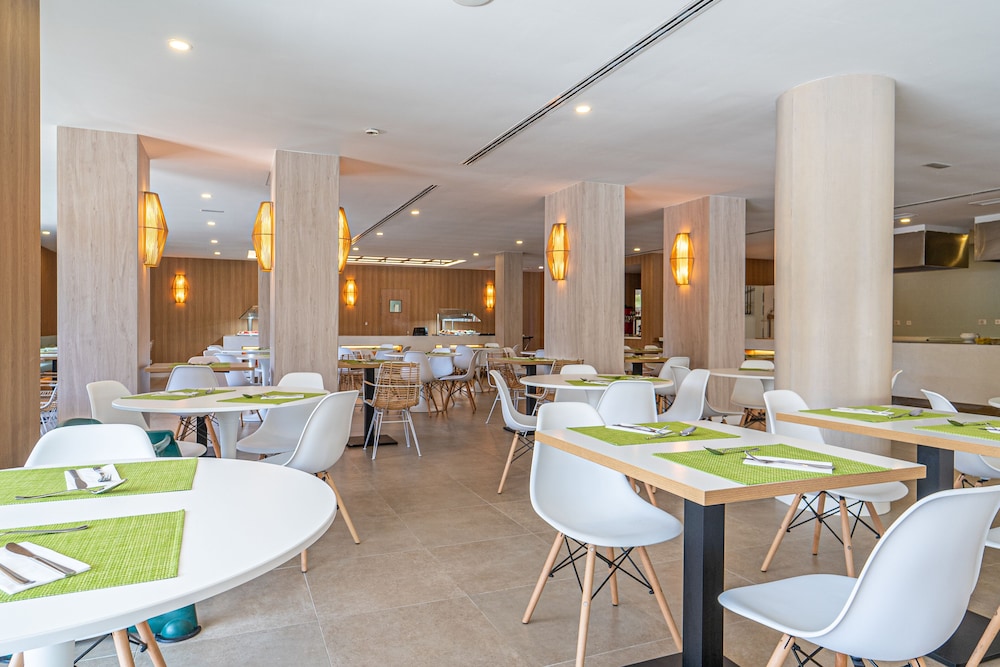 Hotel Ibersol Siurell — Restaurant & bars in Sa Coma, Balearic Islands