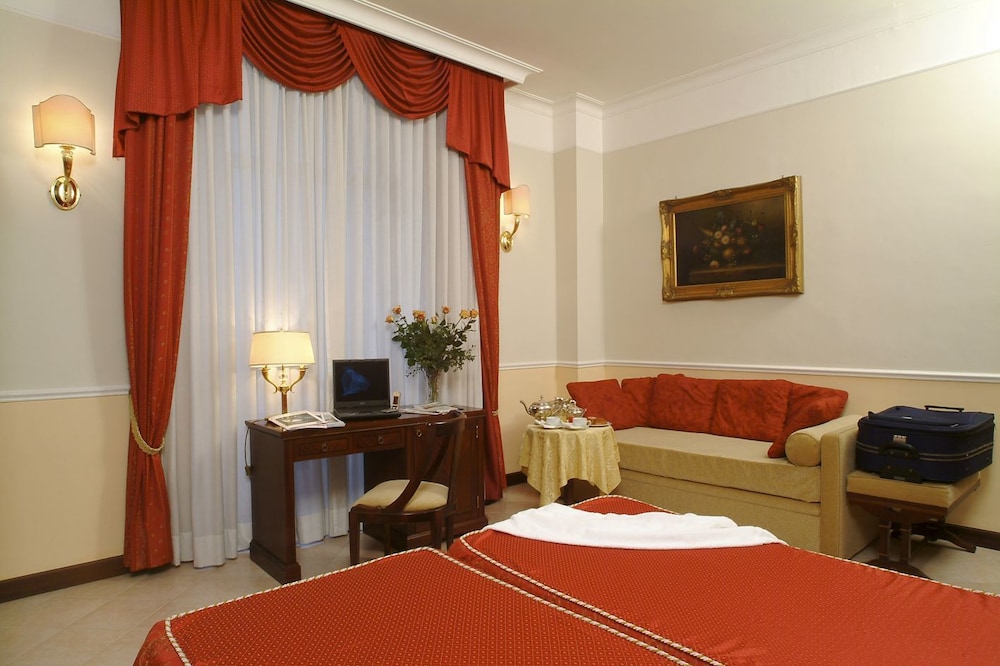 Hotel Nizza Roma — Hotel rooms in Rome, Lazio