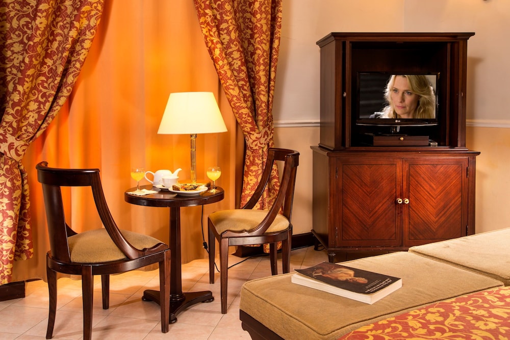 Hotel Nizza Roma — Hotel rooms in Rome, Lazio