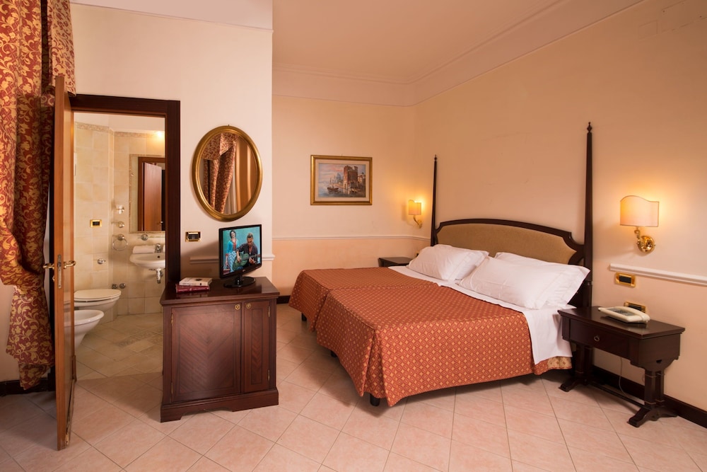 Hotel Nizza Roma — Hotel rooms in Rome, Lazio