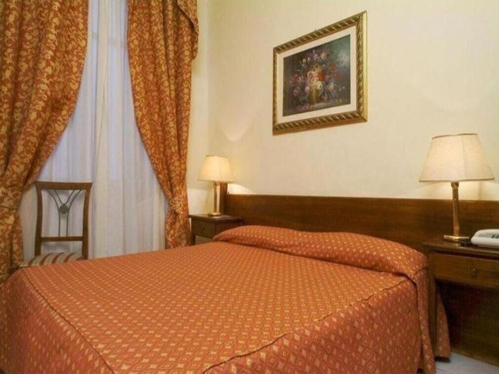 Hotel Nizza Roma — Hotel rooms in Rome, Lazio
