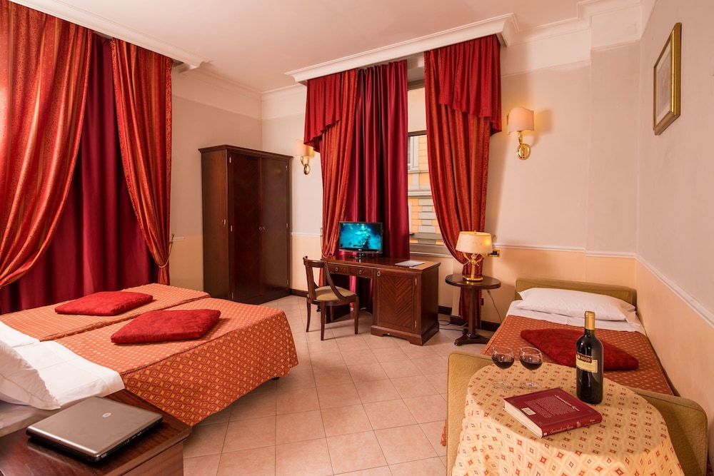 Hotel Nizza Roma — Hotel rooms in Rome, Lazio