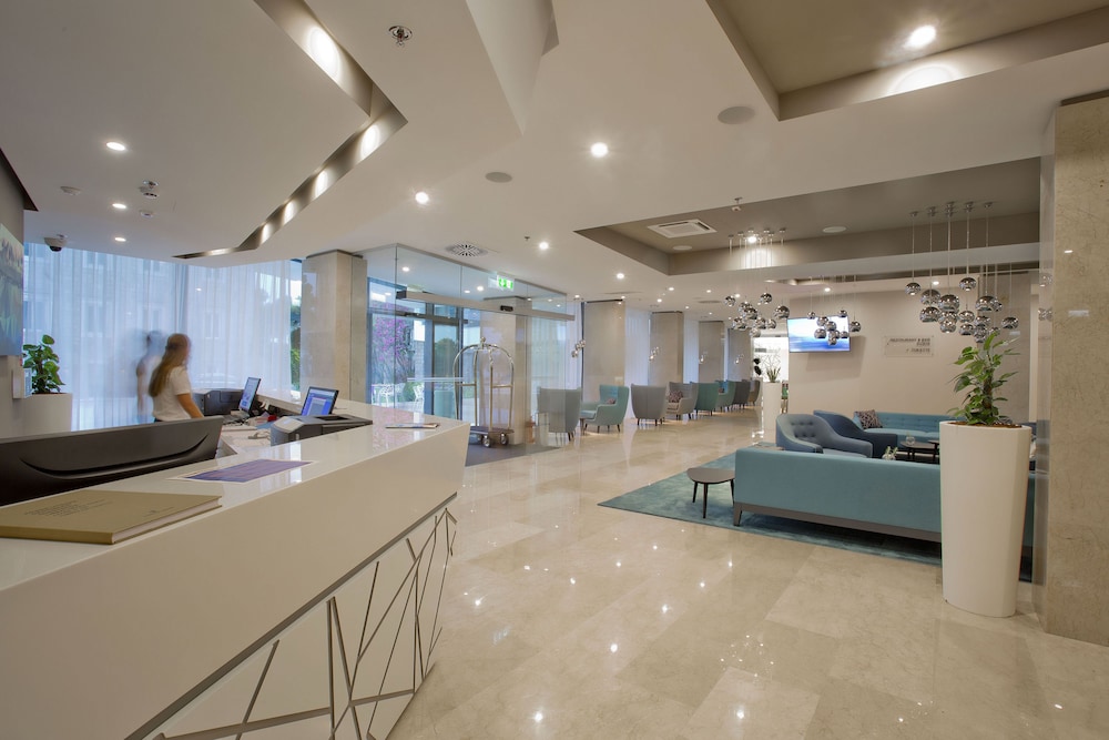 Maistra Select Mlini Hotel — Hotel building in Mlini, Dubrovnik-Neretva