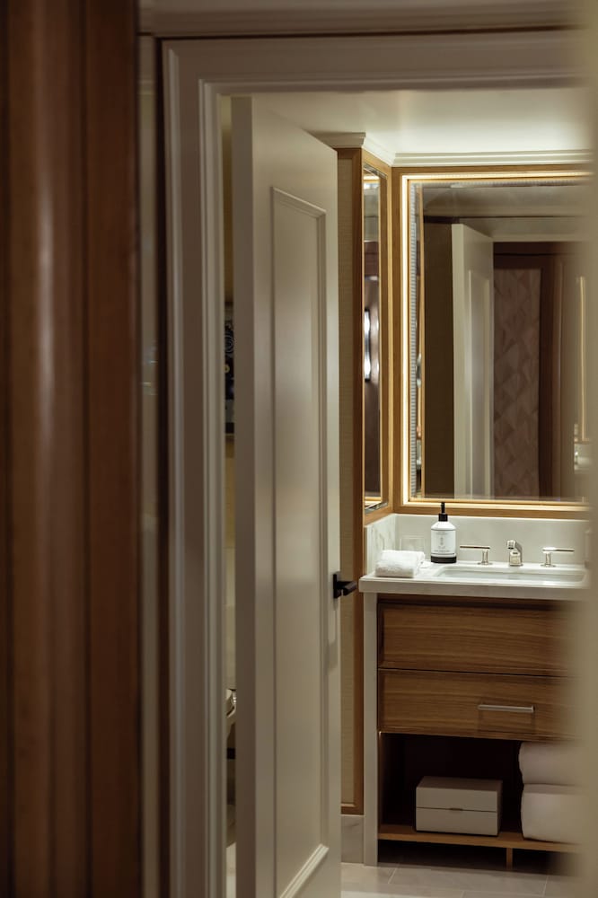 The Surrey A Corinthia Hotel — Hotel rooms in New York City, New York State
