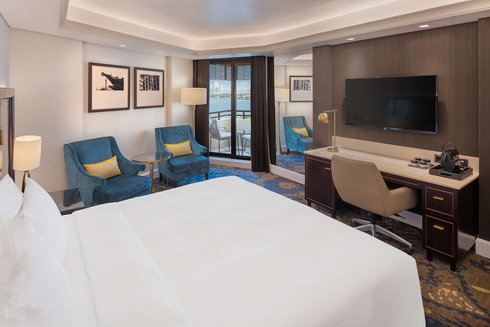Radisson Blu Hotel, Dubai Deira Creek — Hotel rooms in Dubai