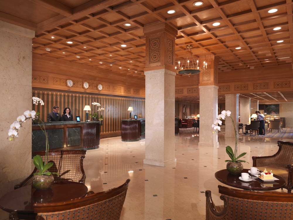 Radisson Blu Hotel, Dubai Deira Creek — Hotel building in Dubai