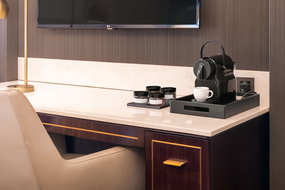 Radisson Blu Hotel, Dubai Deira Creek — Hotel rooms in Dubai