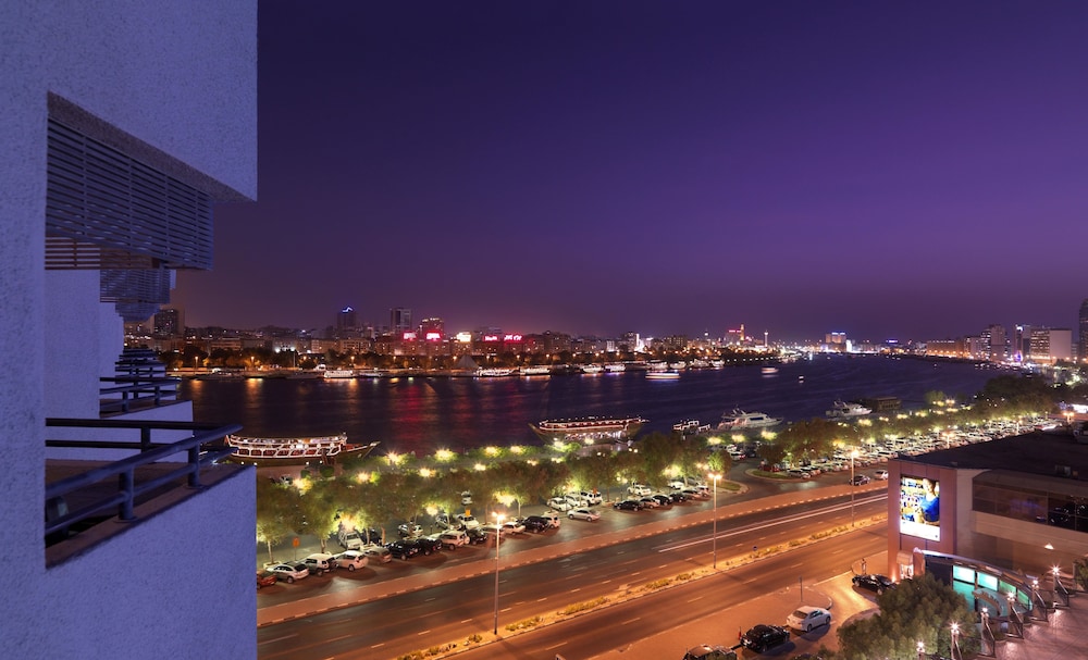 Radisson Blu Hotel, Dubai Deira Creek — Attractions in the area in Dubai
