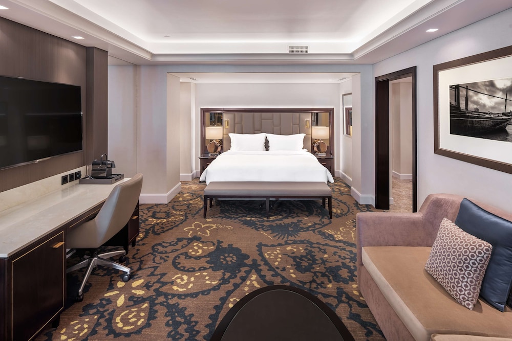 Radisson Blu Hotel, Dubai Deira Creek — Hotel rooms in Dubai