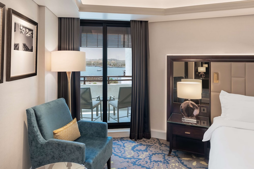Radisson Blu Hotel, Dubai Deira Creek — Hotel rooms in Dubai