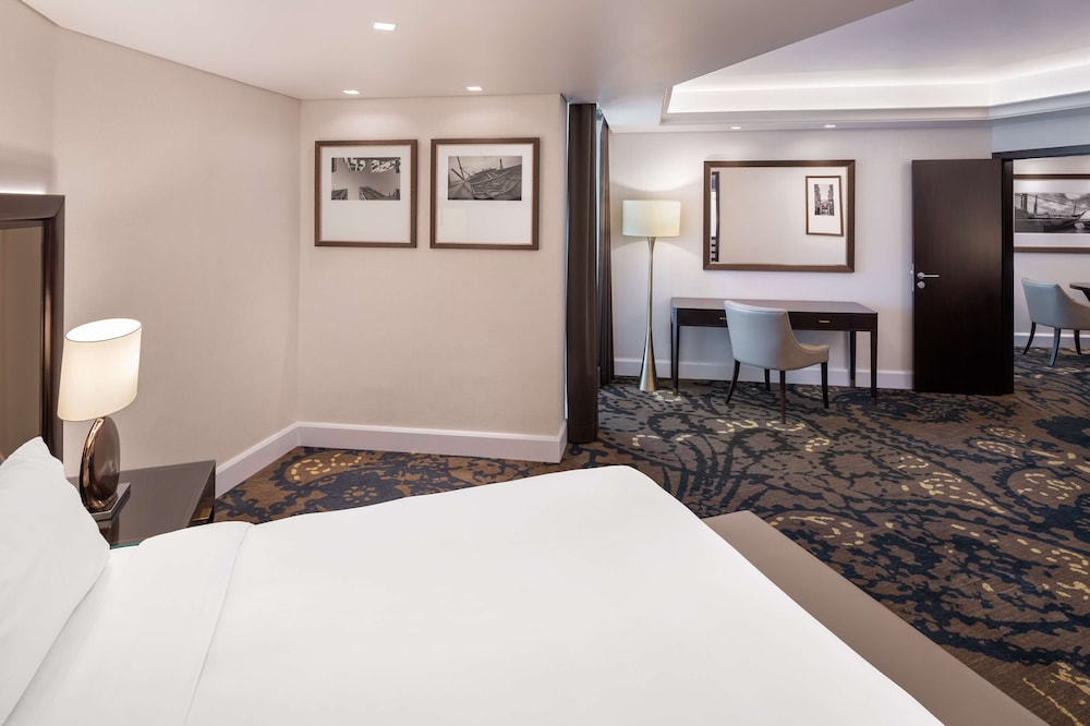 Radisson Blu Hotel, Dubai Deira Creek — Hotel rooms in Dubai