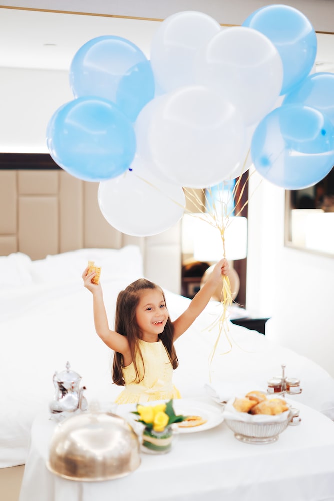 Radisson Blu Hotel, Dubai Deira Creek — Hotel rooms in Dubai