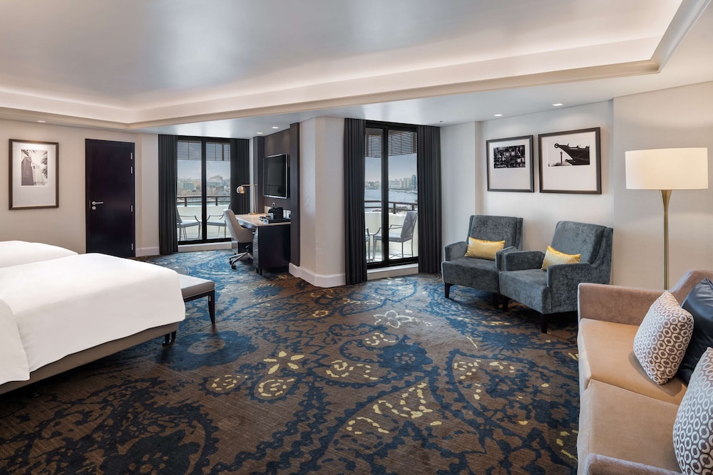 Radisson Blu Hotel, Dubai Deira Creek — Hotel rooms in Dubai