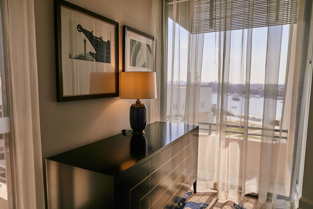 Radisson Blu Hotel, Dubai Deira Creek — Hotel rooms in Dubai