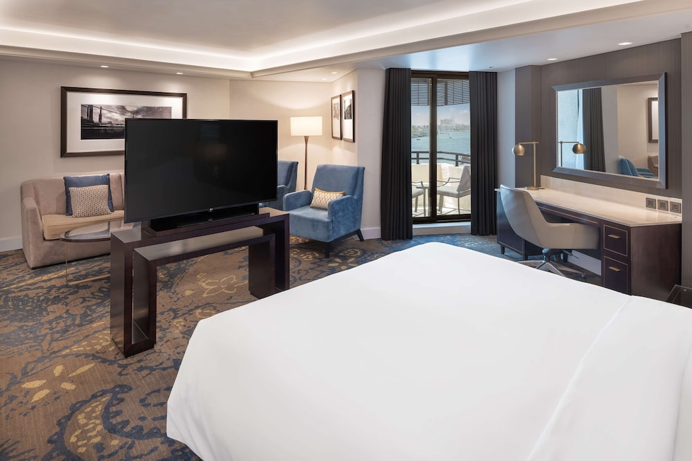 Radisson Blu Hotel, Dubai Deira Creek — Hotel rooms in Dubai