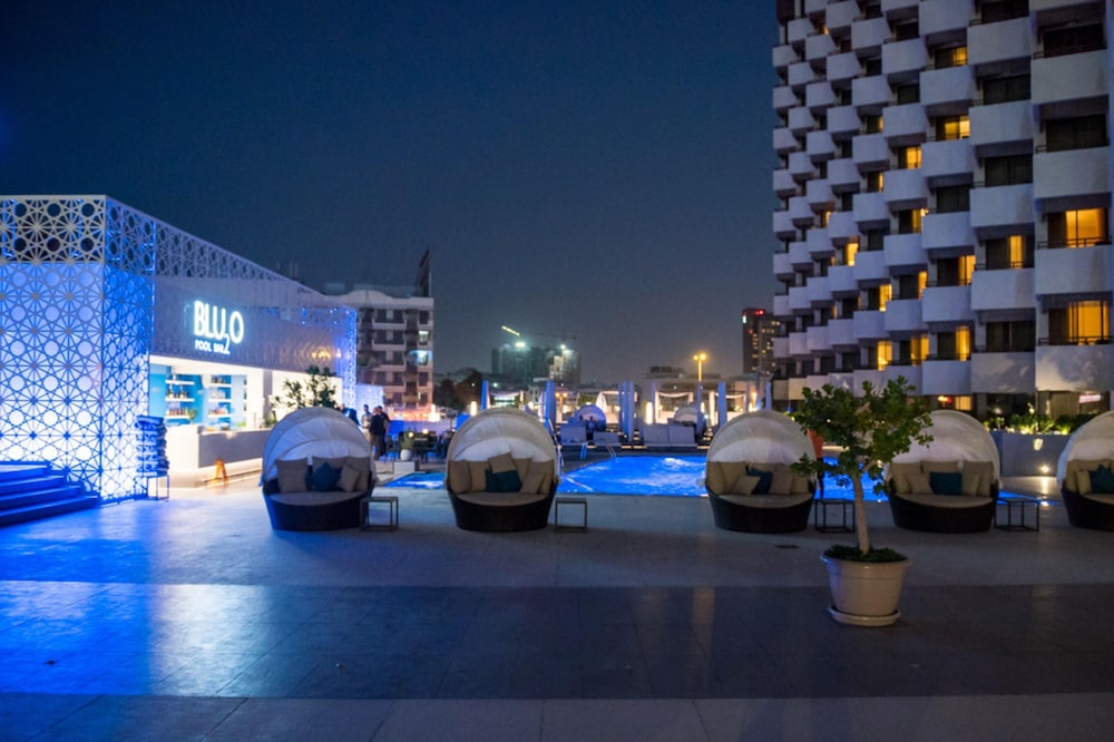Radisson Blu Hotel, Dubai Deira Creek — Swimming pool in Dubai