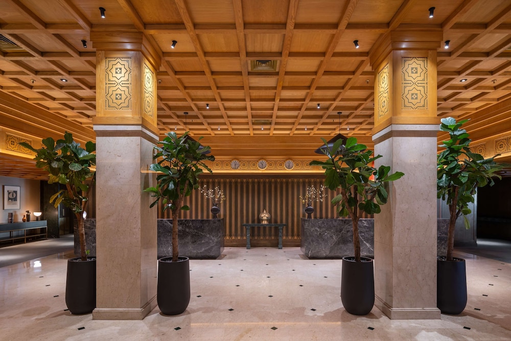 Radisson Blu Hotel, Dubai Deira Creek — Hotel building in Dubai