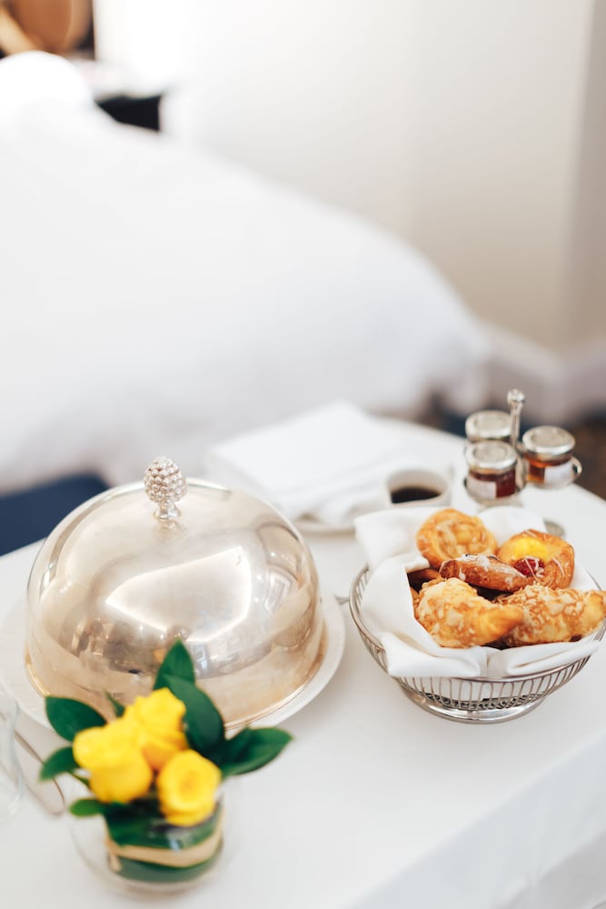 Radisson Blu Hotel, Dubai Deira Creek — Hotel rooms in Dubai