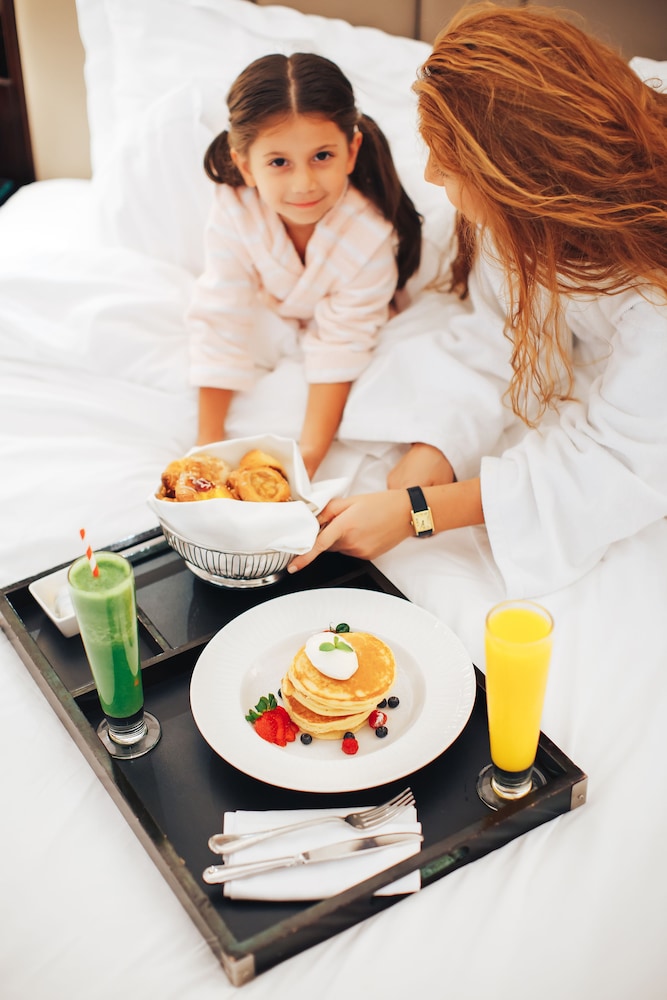 Radisson Blu Hotel, Dubai Deira Creek — Hotel rooms in Dubai