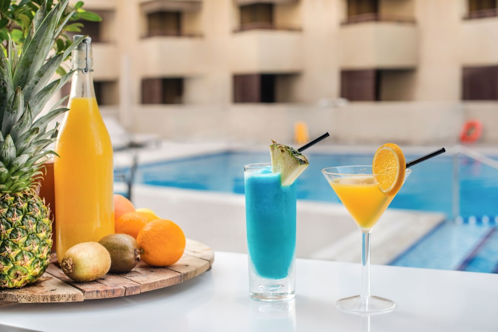 Radisson Blu Hotel, Dubai Deira Creek — Restaurant & bars in Dubai