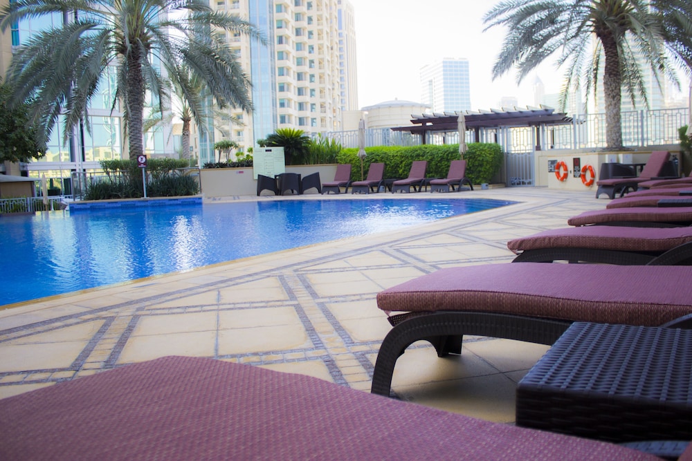Wyndham Downtown Dubai — Swimming pool in Dubai