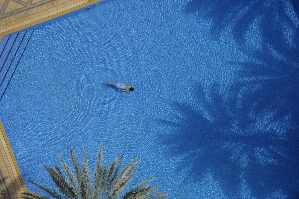 Wyndham Downtown Dubai — Swimming pool in Dubai