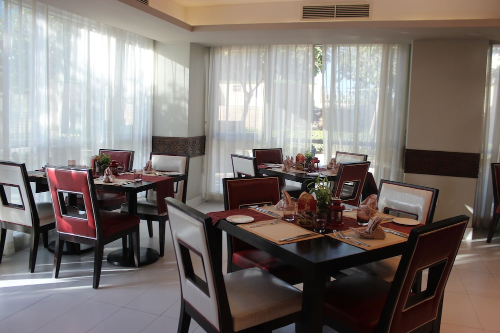 Wyndham Downtown Dubai — Restaurant & bars in Dubai